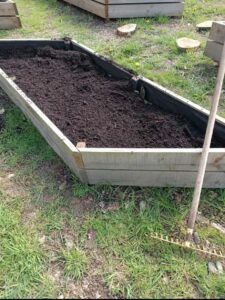 jardin potager, jardin partagé, jardinage, biodiversité, bacs potagers en bois, jardinières sur mesure châtaignier, bac potager durable sans traitement, abrication artisanale bac jardin, mobilier jardin bois local, bac potager école / restaurant / collectivité, bac en châtaignier pour extérieur, bois imputrescible écologique