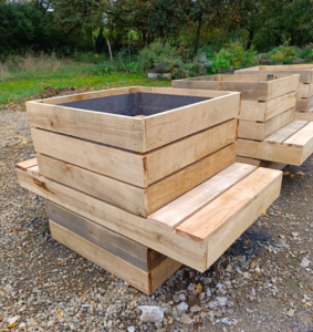 Jardin partagé écologique, ateliers de jardinage en copropriété, sensibilisation à la biodiversité́ en milieu urbain, aménagement de jardin bailleur social, rencontre entre voisins, espace vert en ville, potager urbain rennes, jardin pédagogique écologique Laval, jardinage naturel