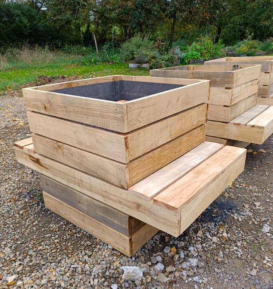 Jardin partagé écologique, ateliers de jardinage en copropriété, sensibilisation à la biodiversité́ en milieu urbain, aménagement de jardin bailleur social, rencontre entre voisins, espace vert en ville, potager urbain rennes, jardin pédagogique écologique Laval, jardinage naturel